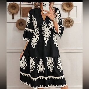 Black and White 3/4 Sleeve Loose Midi Dress